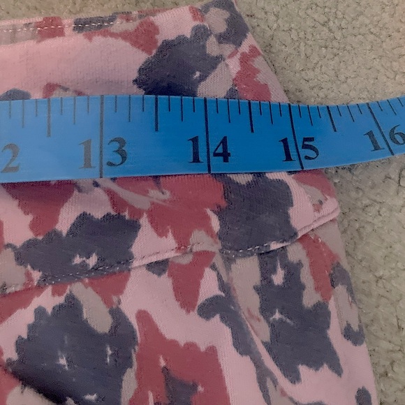 Lori Goldstein French Terry Cropped Printed Joggers - Picture 11 of 12